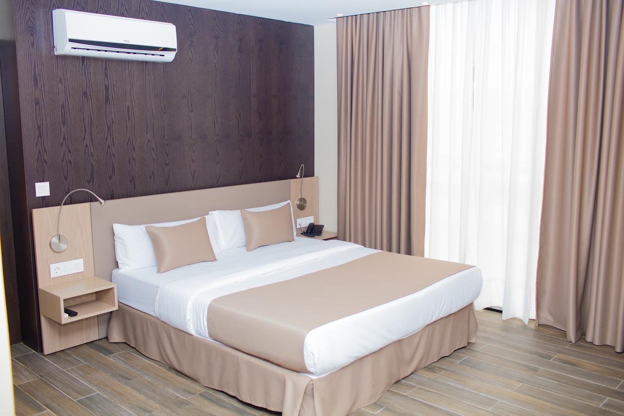 Fly Hotel Libreville Exterior foto