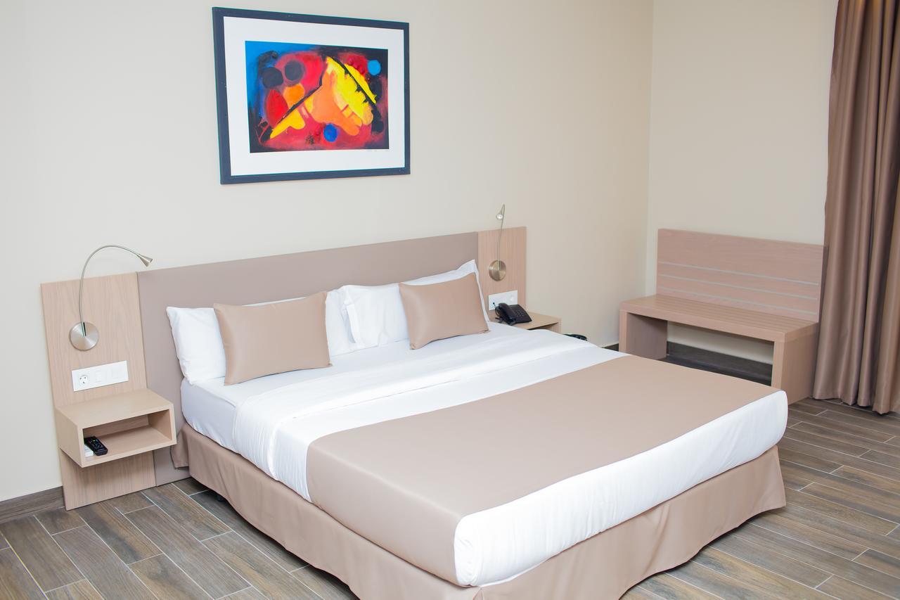 Fly Hotel Libreville Exterior foto